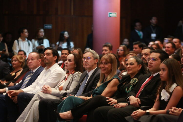 Américo en el informe de Gattás ¿Incómodo o enfadado por irrupción de indeseables en la carrera electoral?