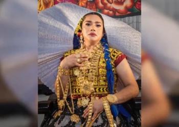 Un hombre y una mujer balean casa de Elvis Guerra, diseñador y poeta muxe que vistió a CSP en Grito de Independencia