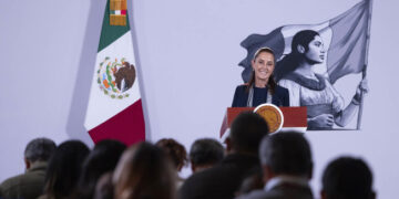 A partir del 3 de noviembre entra en vigor regulación del uso de celulares en escuelas: Sheinbaum