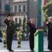 Sheinbaum encabeza izamiento de bandera a media asta en memoria de víctimas de los sismos de 1985 y 2017