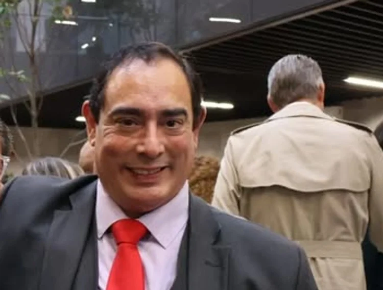 Funcionario de Secretaría Anticorrupción y Buen Gobierno de Puebla aparece muerto en sótano; presumen suicidio