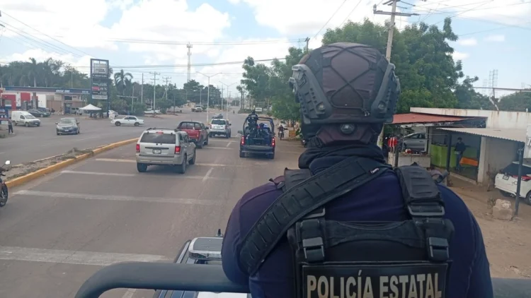 Aseguran arsenal y 7 vehículos cerca de la residencia de Rubén Rocha Moya en Culiacán