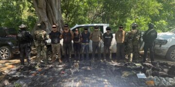 La Marina y SSPC repelen agresión en Durango y detienen a 9 civiles con arsenal, explosivos y 6 camionetas