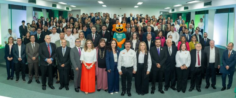 Encabeza el rector Dámaso Anaya el 59 Aniversario de la FCAV 