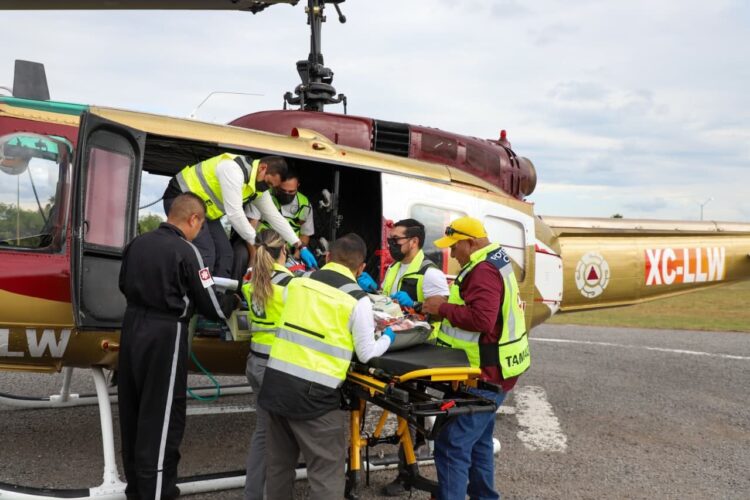 Trasladan en aeronave médica a paciente a unidad de quemados del Hospital General de Victoria