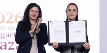 Firma CSP decreto de nacionalidad única mexicana para aspirantes a Presidencia, gubernaturas y jefatura de gobierno