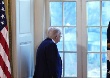 A la baja,  Trump pagaría  más de un billón de dólares a adultos mayores a un mes de elecciones legislativas de EU