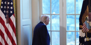A la baja,  Trump pagaría  más de un billón de dólares a adultos mayores a un mes de elecciones legislativas de EU