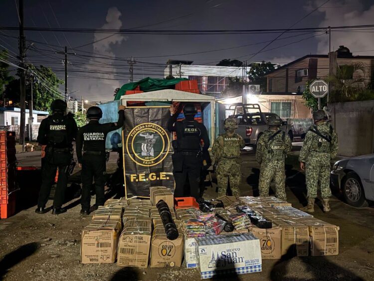 Operativo conjunto BOI detiene a 2 individuos y asegura material pirotécnico en el Puente Tampico