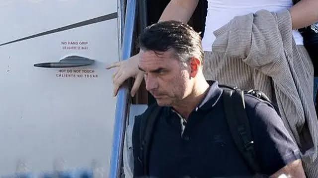 Desde EU el fugitivo Flávio Bolsonaro se autoproclama ‘líder’ de Brasil tras caer derrotado por Lula