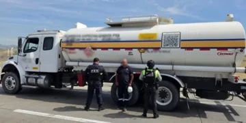 La PEC asegura un tractocamión con 20 mil litros de presunto ‘huachicol’ en Guanajuato