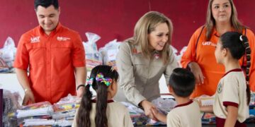 Entrega Familia UAT útiles escolares en escuelas primarias de Güémez y Ciudad Victoria