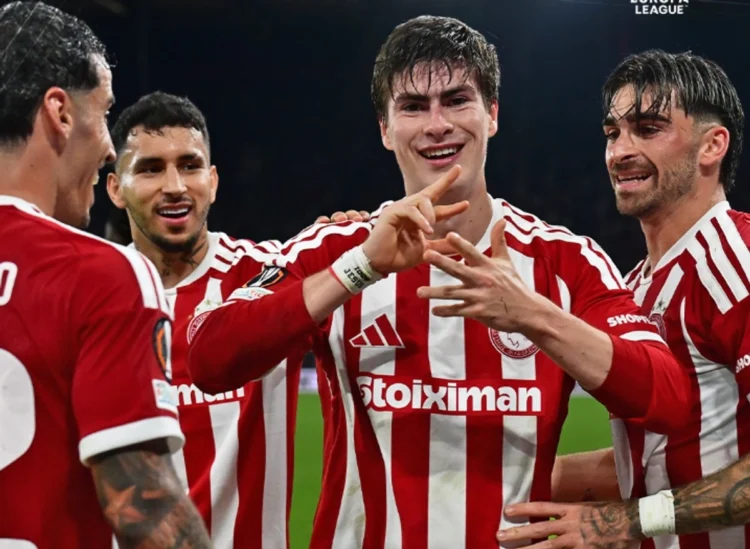 Pese a entrenador y a árbitros hostiles ‘Hormiga’ González le da victoria al Olympiacos en la Europa League