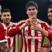 Pese a entrenador y a árbitros hostiles ‘Hormiga’ González le da victoria al Olympiacos en la Europa League