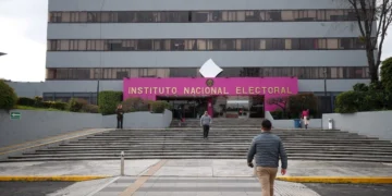 Investigan en el INE a por lo menos 13 funcionarios y ex funcionarios electorales, 8 personas físicas y 18 personas morales