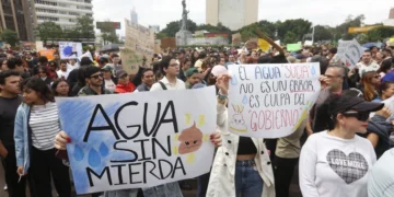 Gobernador emecista de Jalisco anuncia liberación de 39 detenidos en marcha contra agua contaminada; admite represión