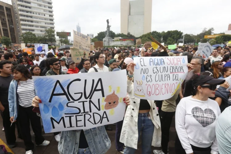 Gobernador emecista de Jalisco anuncia liberación de 39 detenidos en marcha contra agua contaminada; admite represión