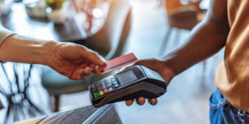 Ley de Economía Digital provoca temor y confusión entre comerciantes y adultos mayores de Victoria