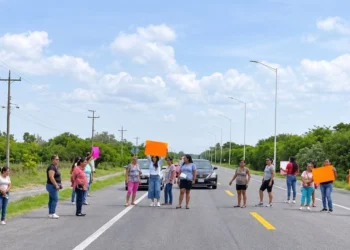 Habitantes de Güémez protestan por descargas tóxicas al río San Felipe por parte de empresas privadas