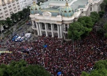 Miles de estudiantes marchan en Río de Janeiro en contra  del derechista Flávio Bolsonaro