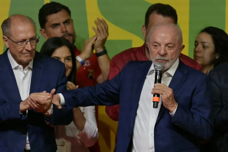 Lula, frustrado al quedar detrás de Bolsonaro 47.1 a 45.08% en las presidenciales; ‘le ganaré en segunda vuelta’