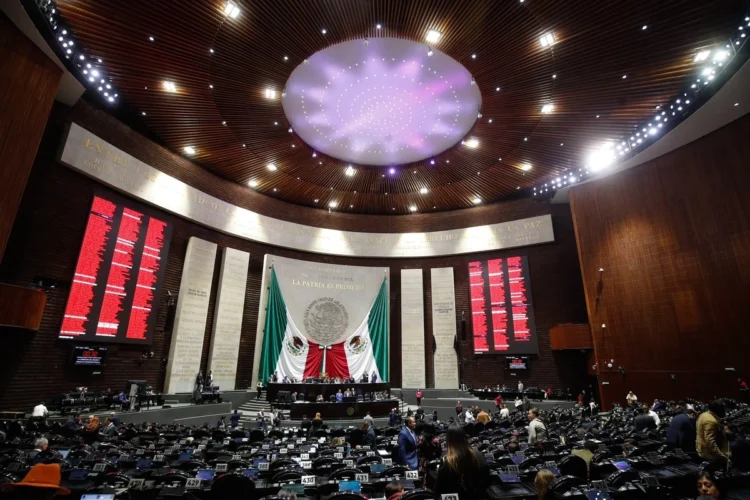 Entre acusaciones de censura la Cámara de Diputados aprueba en lo general la reforma ‘antimemes’
