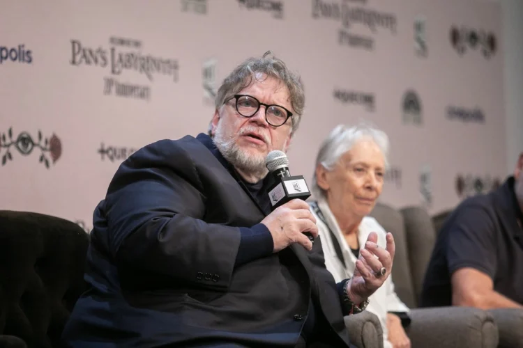 Guillermo del Toro apoya protesta ciudadana contra Pablo Lemus por agua contaminada en Guadalajara