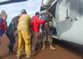 La SEDENA rescata en Ensenada a 32 religiosos incomunicados por deslave; 22 son extranjeros