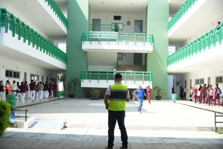 Realiza Facultad de Enfermería Victoria ejercicio de evacuación en simulacro de incendio