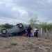 La GE auxilia a visitantes de Reynosa cuya camioneta Jeep Liberty volcó en área de Soto la Marina