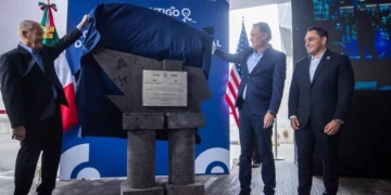 El embajador Johnson exhibe ‘inocentemente’ al gobernador panista de Querétaro; lo pone como alfil de EU